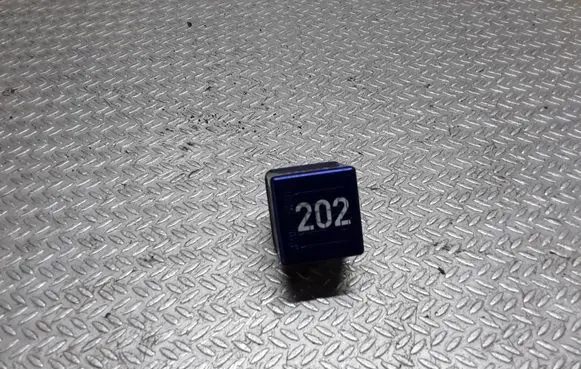 Volkswagen Touareg I Glow plug pre-heat relay 30858687