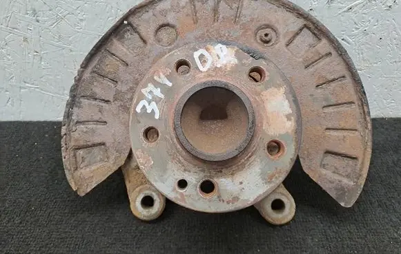Mercedes-Benz Vito Viano W639 Front wheel hub BAM0026A