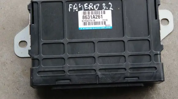 Mitsubishi Pajero Gearbox control unit/module 8631A261