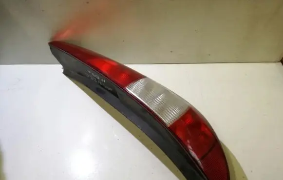 Ford Mondeo Mk III Rear/tail lights 1s7113404c