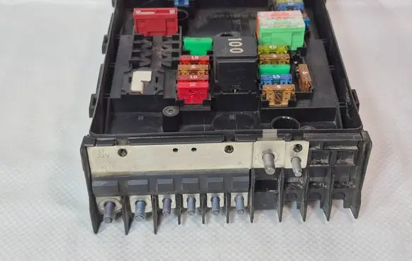 Volkswagen Caddy Fuse box set 1K0937125D 01718130