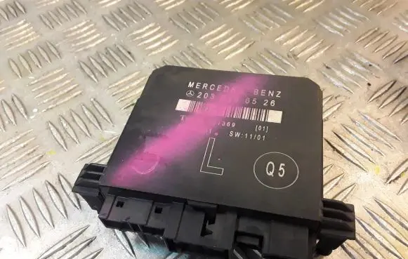 Mercedes-Benz C W203 Door control unit/module 2038206526 A2038206526