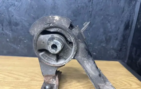 Toyota Auris 150 Gearbox mount 309C81