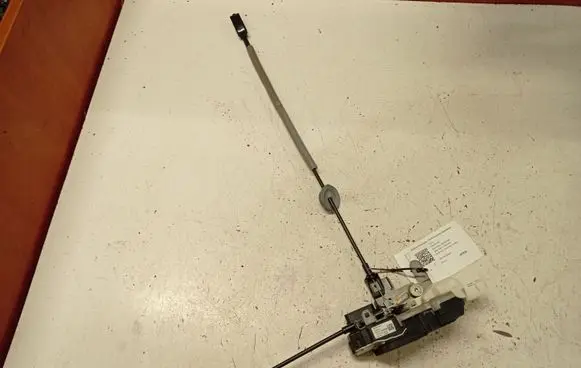 Volvo V40 Front door lock 31301426 933380102