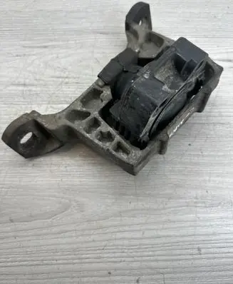 Ford C-MAX I Engine mount bracket 307396