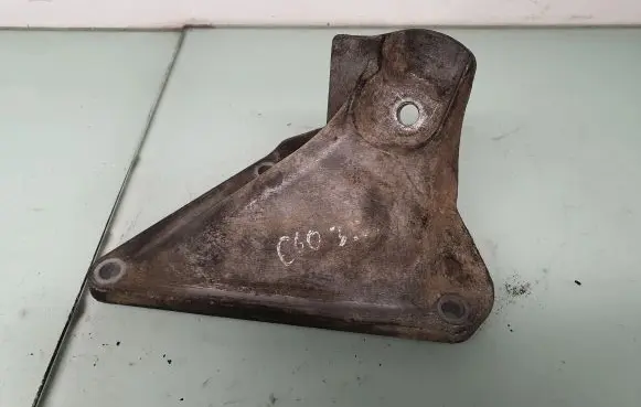 BMW 5 E60 E61 Engine mounting bracket 6761149 22116761149