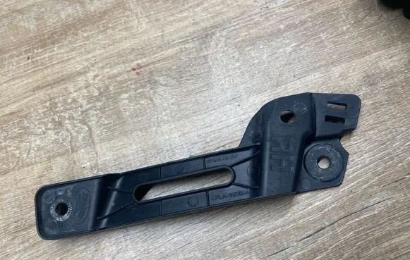 Land Rover Range Rover Sport L494 Fender mounting bracket CPLA16290AD