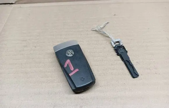 Volkswagen PASSAT B7 Ignition key/card 