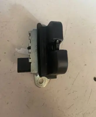 Loading door lock