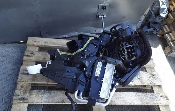 Land Rover Evoque II Interior heater climate box assembly N8D219B555AB