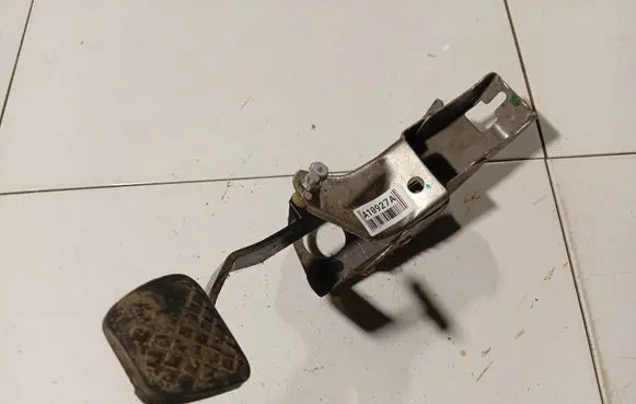 Honda FR-V Clutch pedal 
