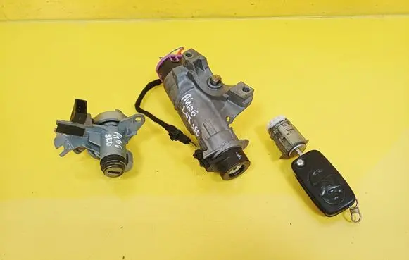 Audi A4 S4 B6 8E 8H Ignition lock 4B0905851C