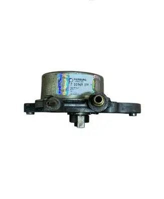 Opel Astra J Vacuum pump 7009690201