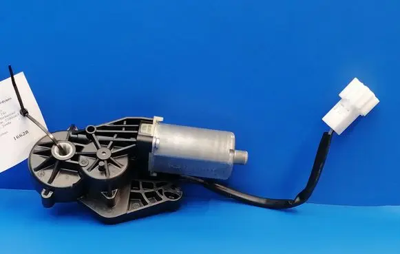 Mercedes-Benz E W212 Seat adjustment motor 0390203367