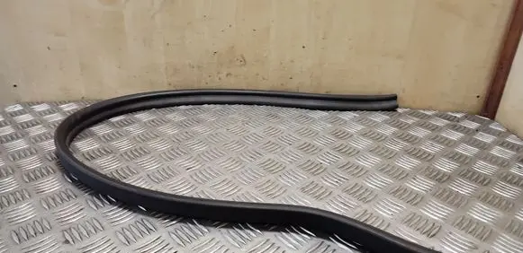 Volkswagen Polo IV 9N3 Engine compartment rubber 6Q0823723