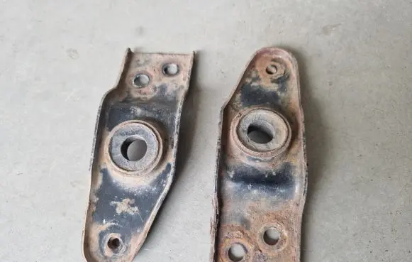 Radiator mount bracket