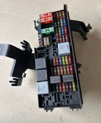 Mercedes-Benz ML W164 Fuse module A1645400272 08401186