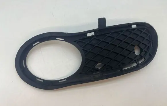 Mercedes-Benz C W203 Front fog light trim/grill A2038850923