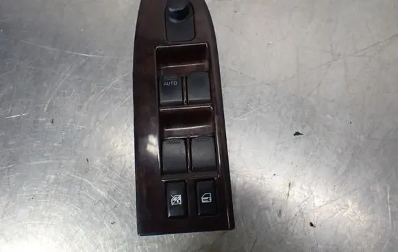 Suzuki Grand Vitara II Quarter vent window switch 