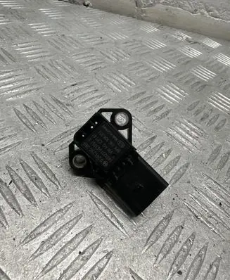 Audi A3 S3 8V Air pressure sensor 04E906051 0261230389 140122T063751EE