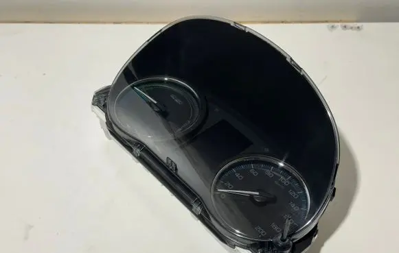 Mitsubishi Outlander Speedometer (instrument cluster) 8100C385