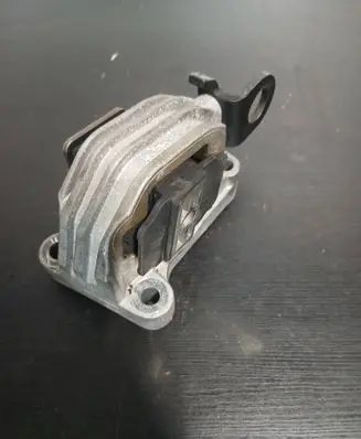 Volvo XC90 Engine mount bracket 326D20E