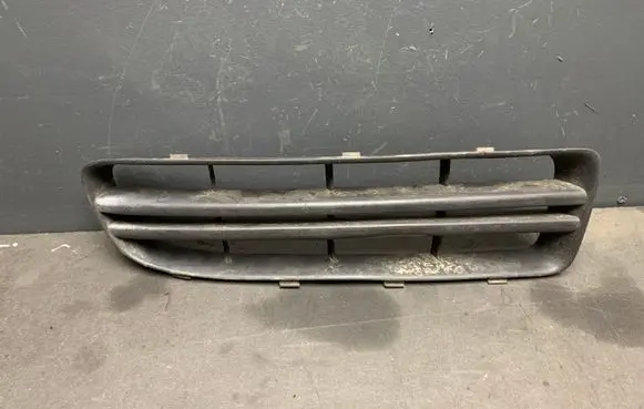 Skoda Octavia Mk1 (1U) Front bumper lower grill 1U0807368C