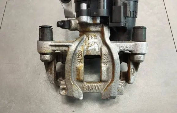 BMW X1 F48 F49 Rear brake caliper 6880379