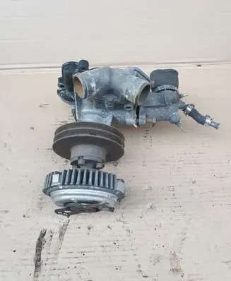 Mercedes-Benz C W203 Water pump 