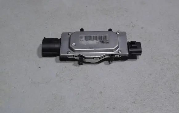 Ford Focus Fan control module 1137328567