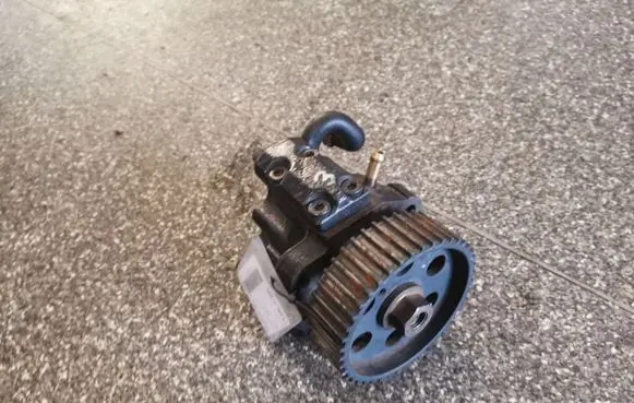 Alfa Romeo 156 Fuel injection high pressure pump 0445010006