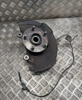 Toyota Avensis T270 Front wheel hub 4230405141