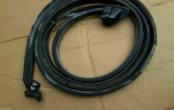 Volkswagen Golf I Rubber seal front coupe door 155837911E REF: 14
