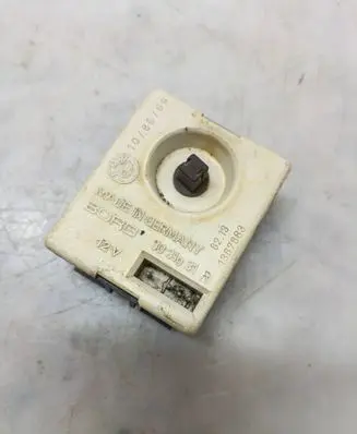 BMW 5 E28 Clock 1367683 1018609