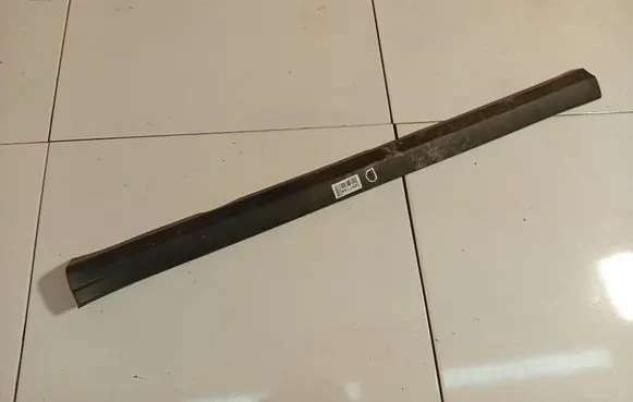 Front sill trim cover