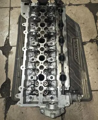 Volvo XC90 Engine head 30731988