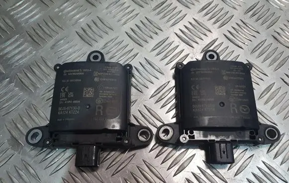 Mazda 3 Blind spot module B0J9-67Y30-D