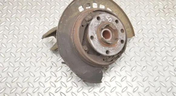 Volkswagen Touareg I Rear wheel hub