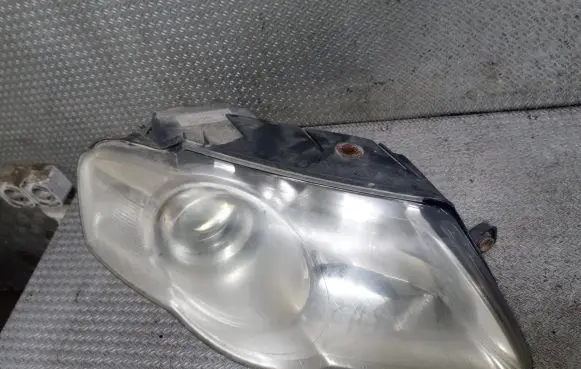 Volkswagen PASSAT B6 Headlight/headlamp