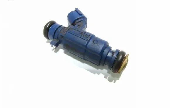 Hyundai i30 Fuel injector 353102B000