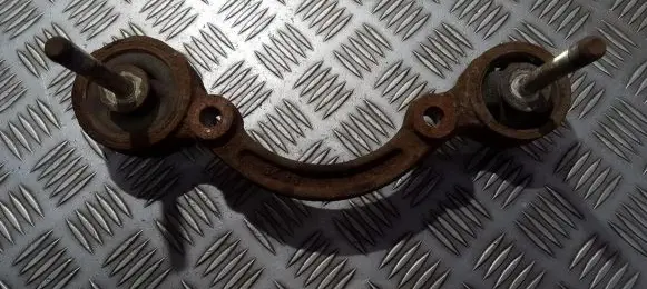 Engine mount bracket