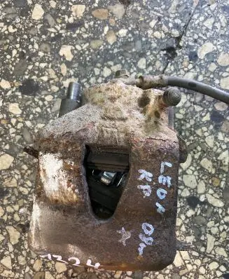 Seat Leon (1P) Front brake caliper