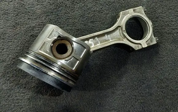 BMW X5 E53 Piston with connecting rod