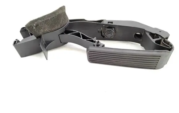 Mercedes-Benz E W211 Accelerator throttle pedal A2113000604