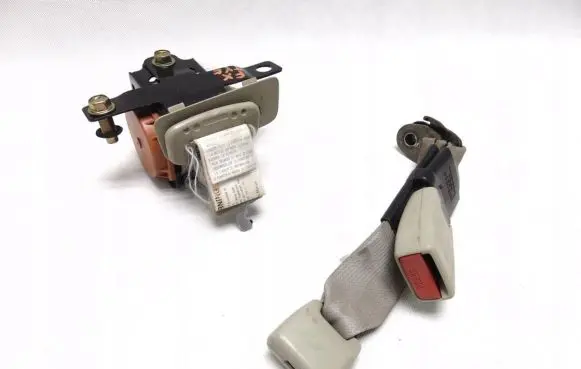 Infiniti FX Rear seatbelt