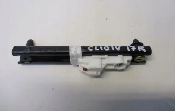 Renault Clio IV Seat belt adjustment rail 