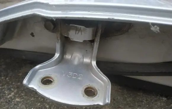 Chevrolet Epica Rear door lower hinge
