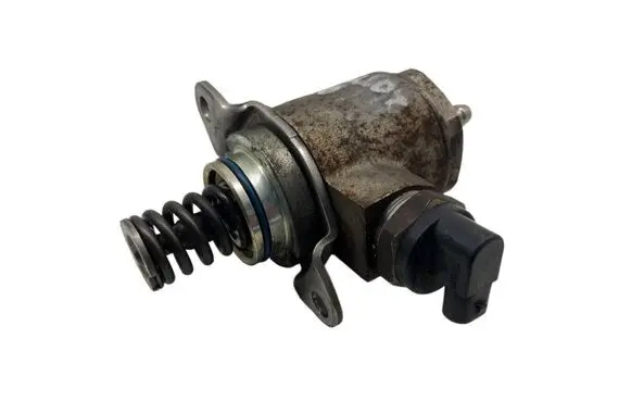 Audi TT TTS Mk2 Fuel injection high pressure pump 06J127025F
