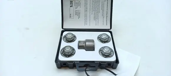 KIA Niro Anti-theft wheel nuts and lock LP490ADU01
