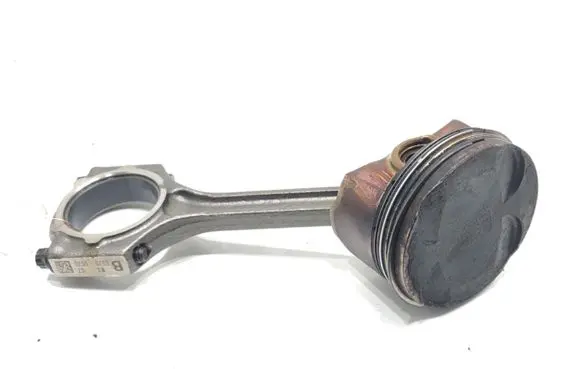 KIA Rio Piston with connecting rod G4LF